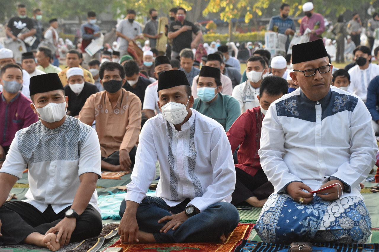 Danrem 073/Makutarama Melaksanakan Sholat Idul Adha 1443 H/2022 M Di Alun-Alun Kota Salatiga